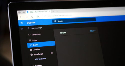 How to Enable or Disable Dark Mode in Outlook.com